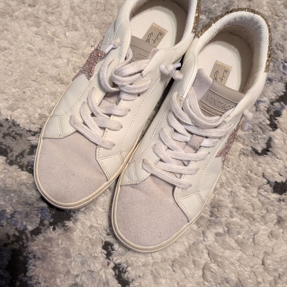 Vintage Havana White and Gold Sneakers with Classic Design